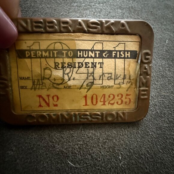 Vintage Nebraska Fish & Game Commission Resident Permit To Hunt & Fish Badge Pin - Picture 3 of 4